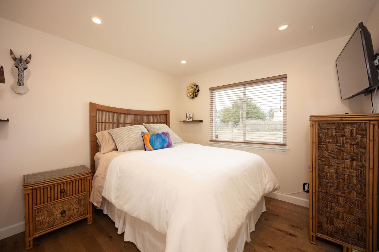 Detail Gallery Image 12 of 37 For 86 Madrone Ave, Moss Beach,  CA 94038 - 3 Beds | 3 Baths