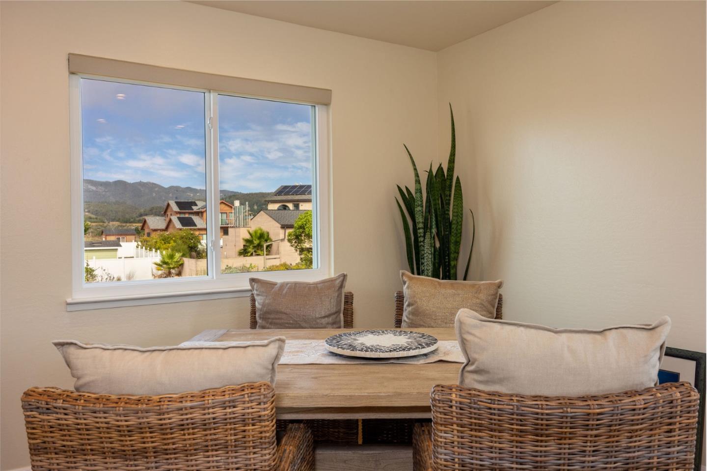 Detail Gallery Image 17 of 37 For 86 Madrone Ave, Moss Beach,  CA 94038 - 3 Beds | 3 Baths