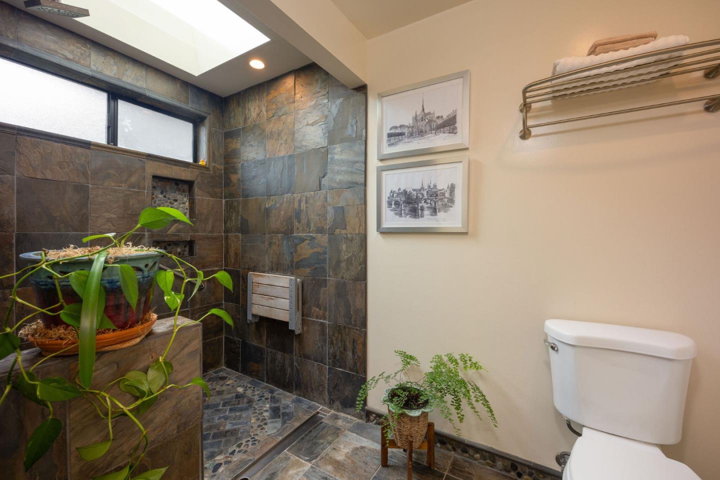 Detail Gallery Image 7 of 37 For 86 Madrone Ave, Moss Beach,  CA 94038 - 3 Beds | 3 Baths