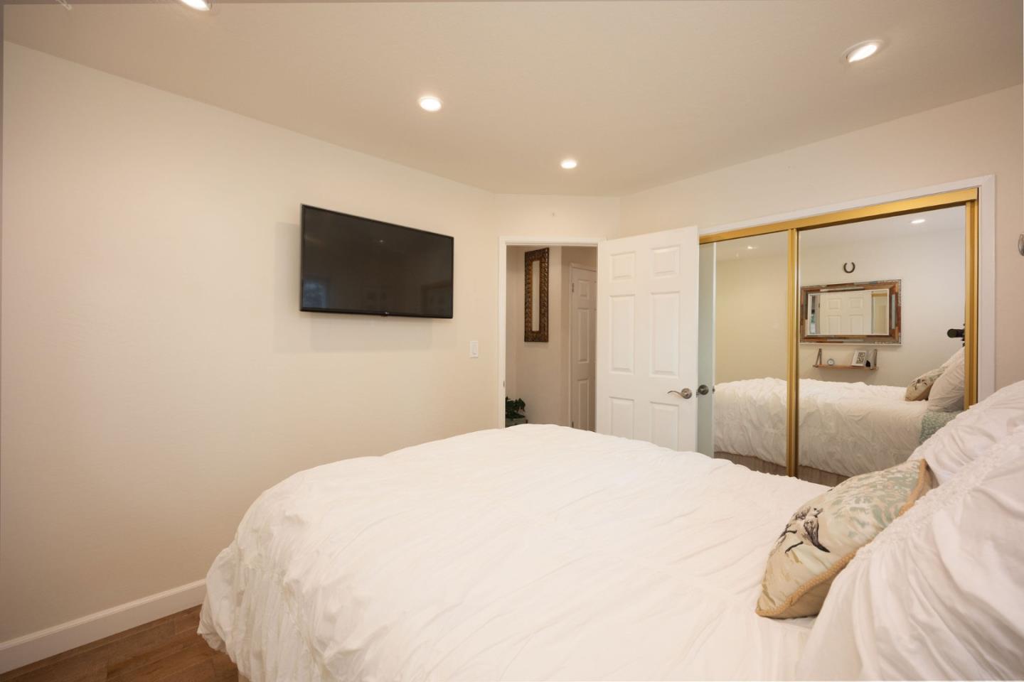 Detail Gallery Image 8 of 37 For 86 Madrone Ave, Moss Beach,  CA 94038 - 3 Beds | 3 Baths