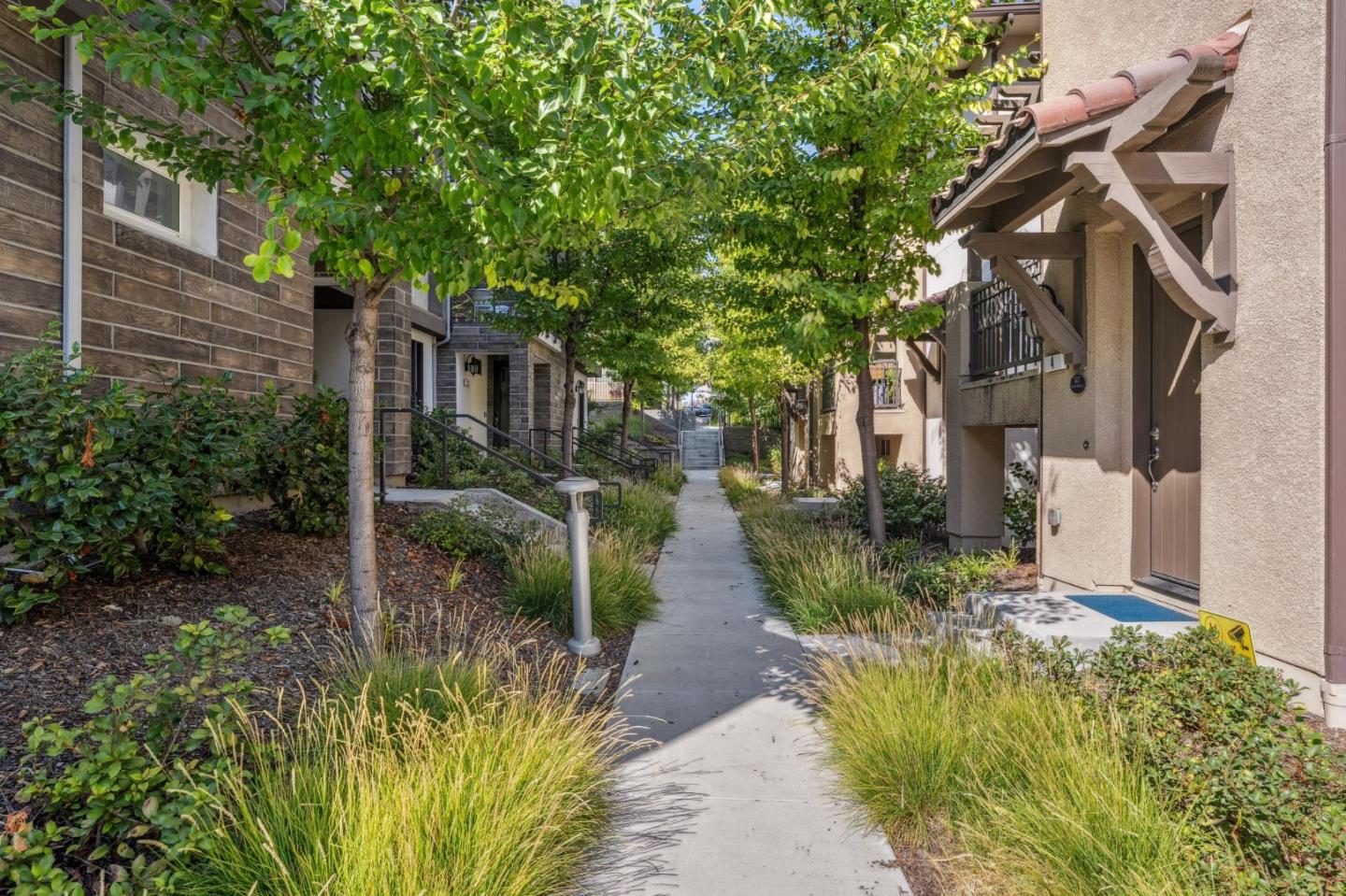 Detail Gallery Image 4 of 88 For 193 William Manly St #4,  San Jose,  CA 95136 - 2 Beds | 2 Baths