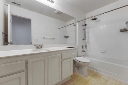Detail Gallery Image 12 of 26 For 1392 New Hampshire Ct, Salinas,  CA 93905 - 5 Beds | 3 Baths
