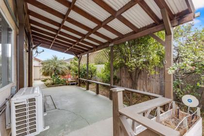 Detail Gallery Image 5 of 26 For 1392 New Hampshire Ct, Salinas,  CA 93905 - 5 Beds | 3 Baths