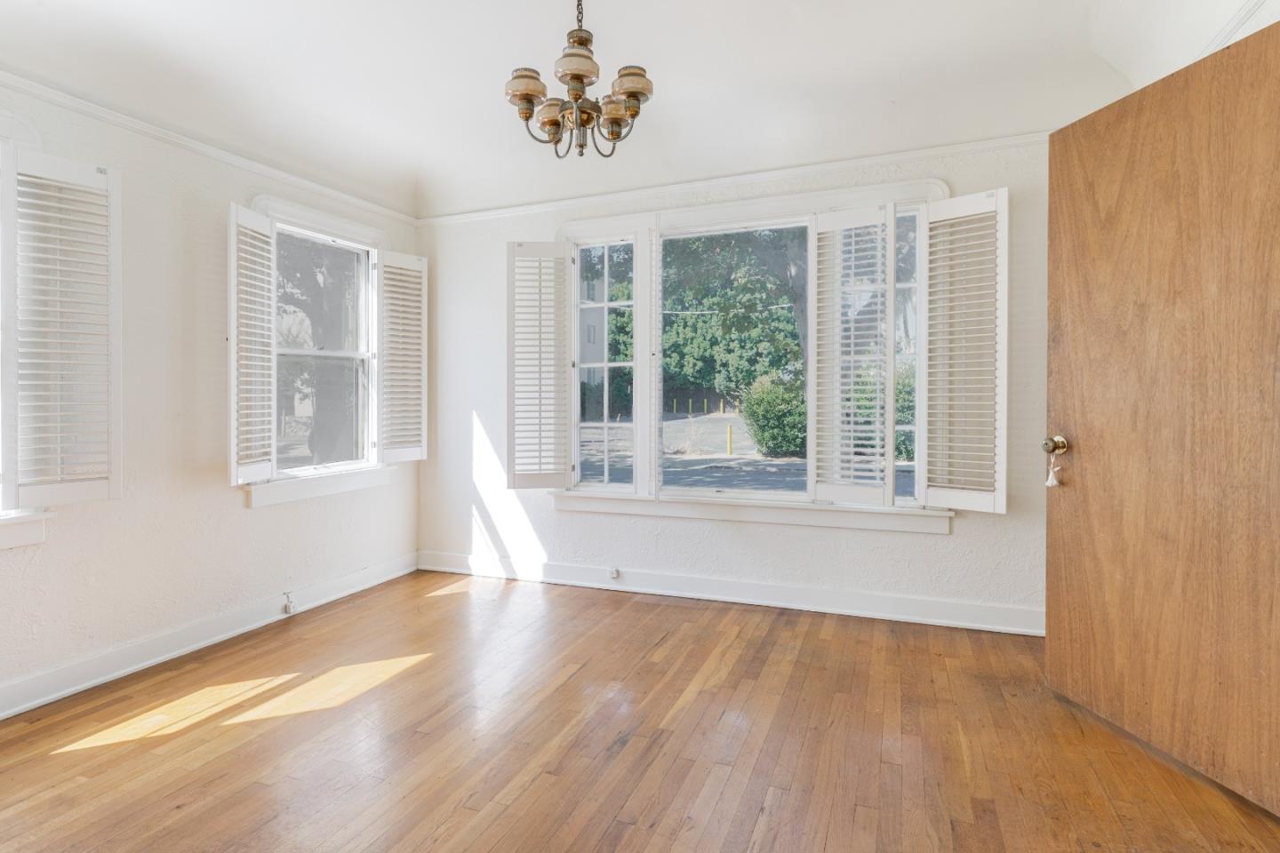 Detail Gallery Image 12 of 34 For 20 Atlas Ave, San Jose,  CA 95126 - 3 Beds | 2 Baths