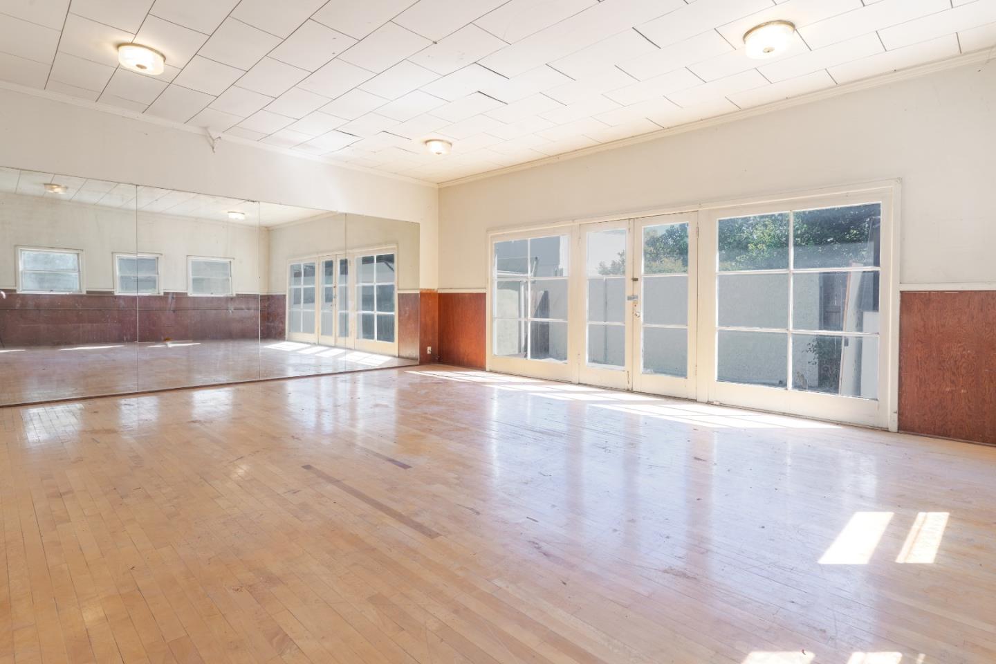 Detail Gallery Image 7 of 34 For 20 Atlas Ave, San Jose,  CA 95126 - 3 Beds | 2 Baths