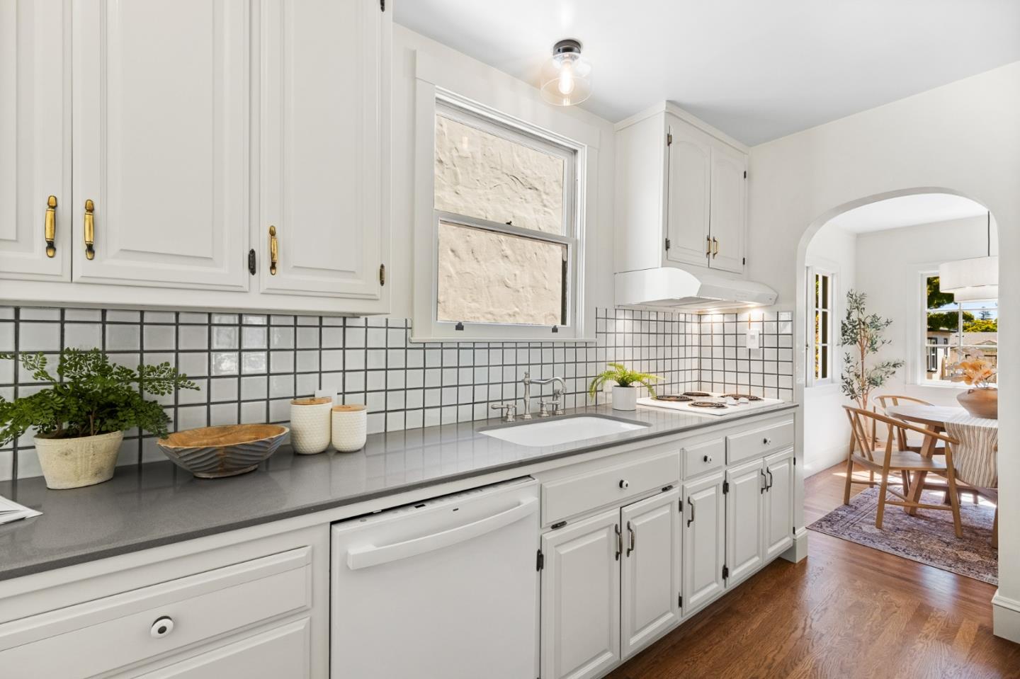Detail Gallery Image 10 of 45 For 1000 Capuchino Ave, Burlingame,  CA 94010 - 2 Beds | 1 Baths