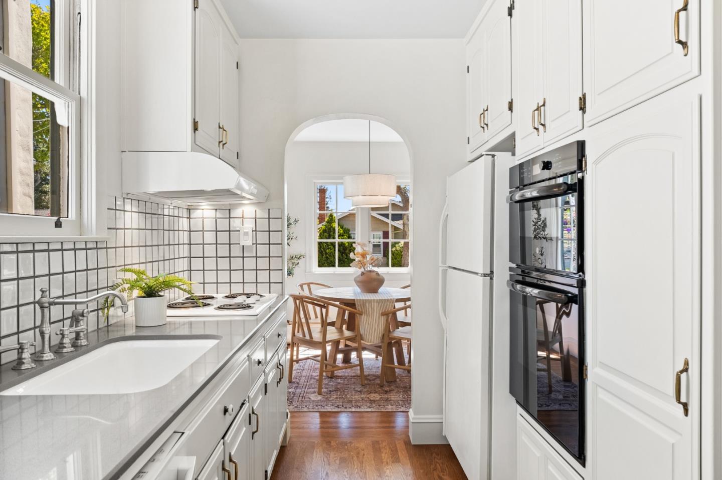 Detail Gallery Image 12 of 45 For 1000 Capuchino Ave, Burlingame,  CA 94010 - 2 Beds | 1 Baths