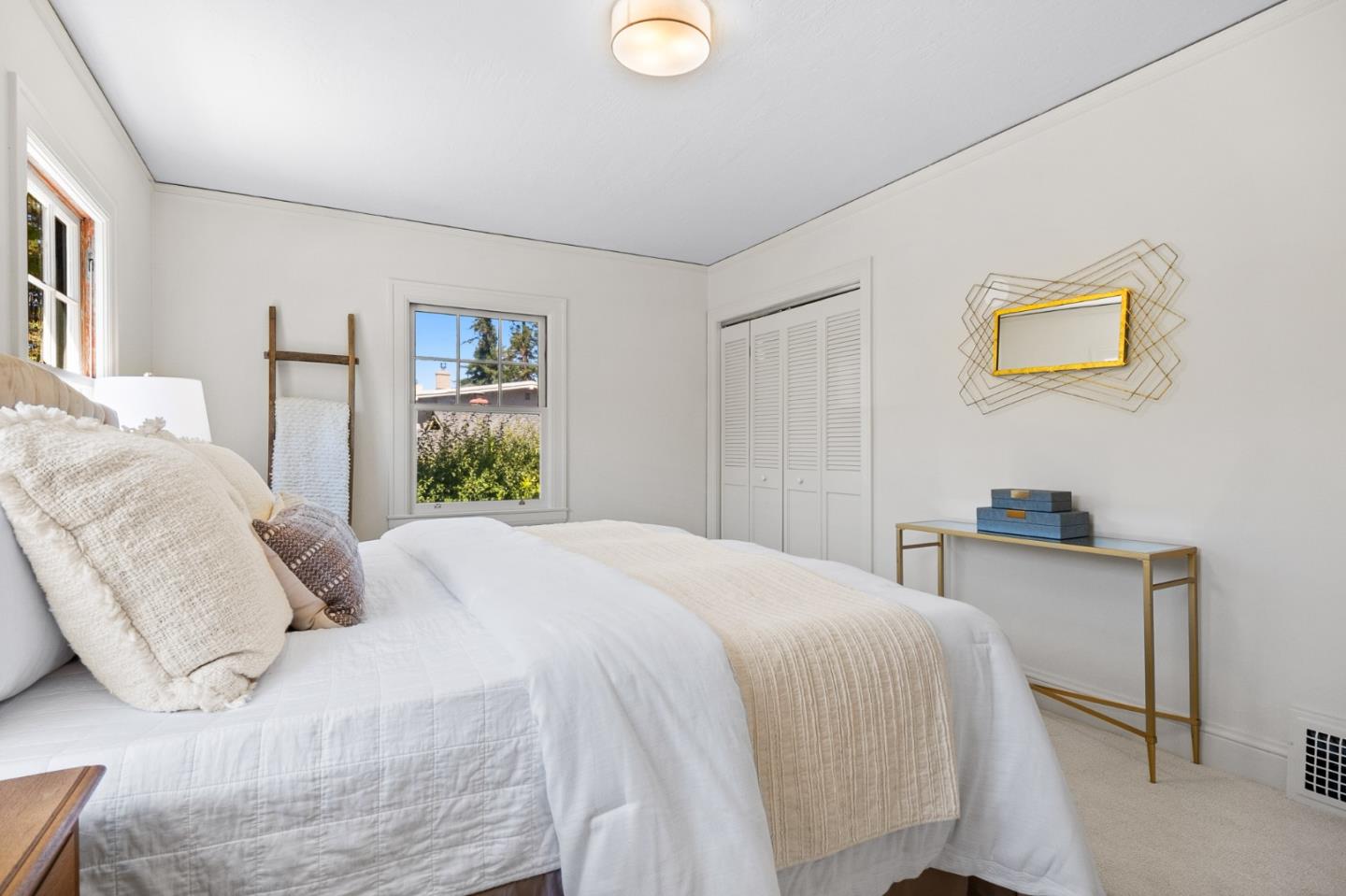 Detail Gallery Image 19 of 45 For 1000 Capuchino Ave, Burlingame,  CA 94010 - 2 Beds | 1 Baths