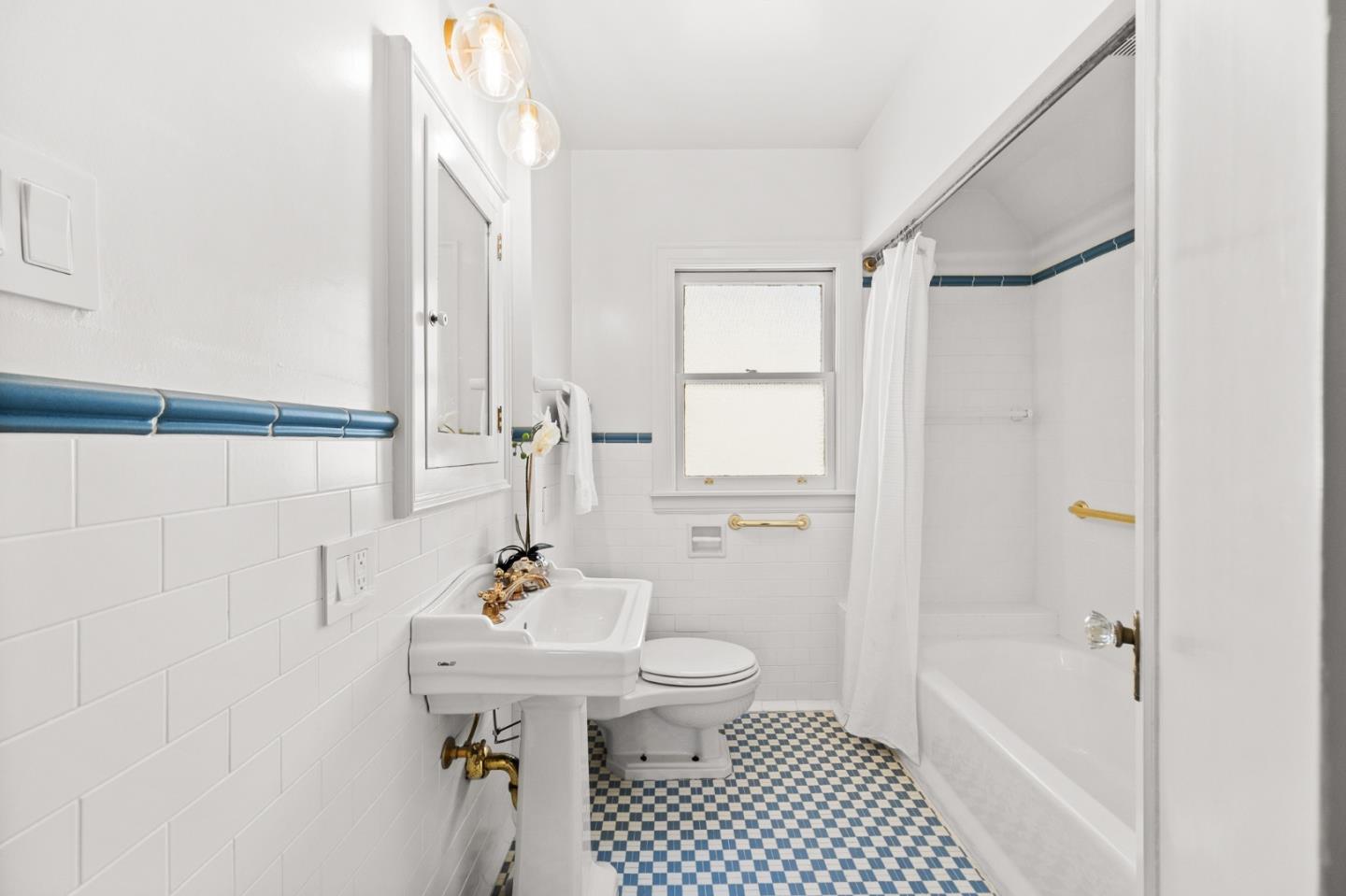Detail Gallery Image 24 of 45 For 1000 Capuchino Ave, Burlingame,  CA 94010 - 2 Beds | 1 Baths