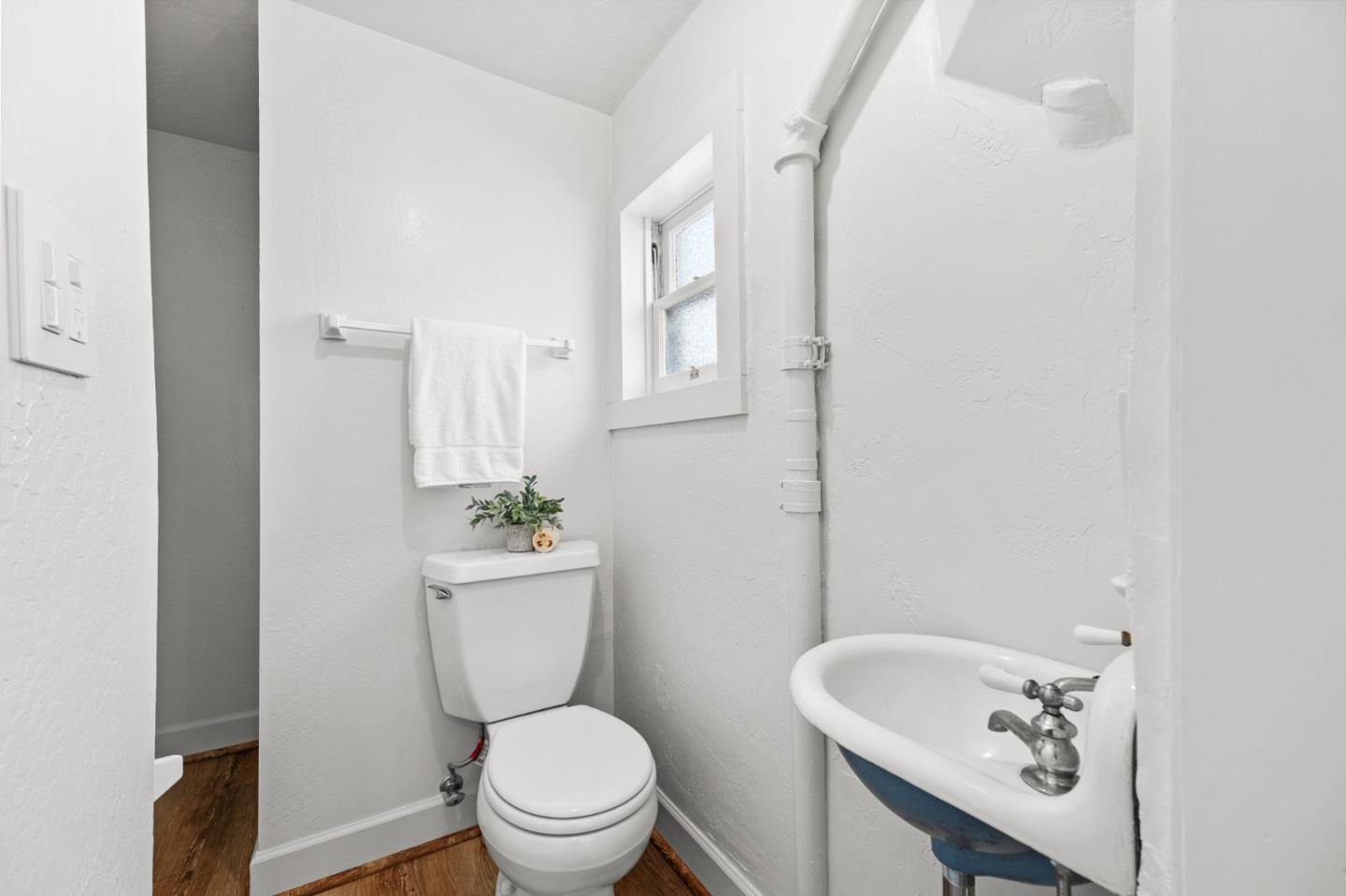 Detail Gallery Image 28 of 45 For 1000 Capuchino Ave, Burlingame,  CA 94010 - 2 Beds | 1 Baths