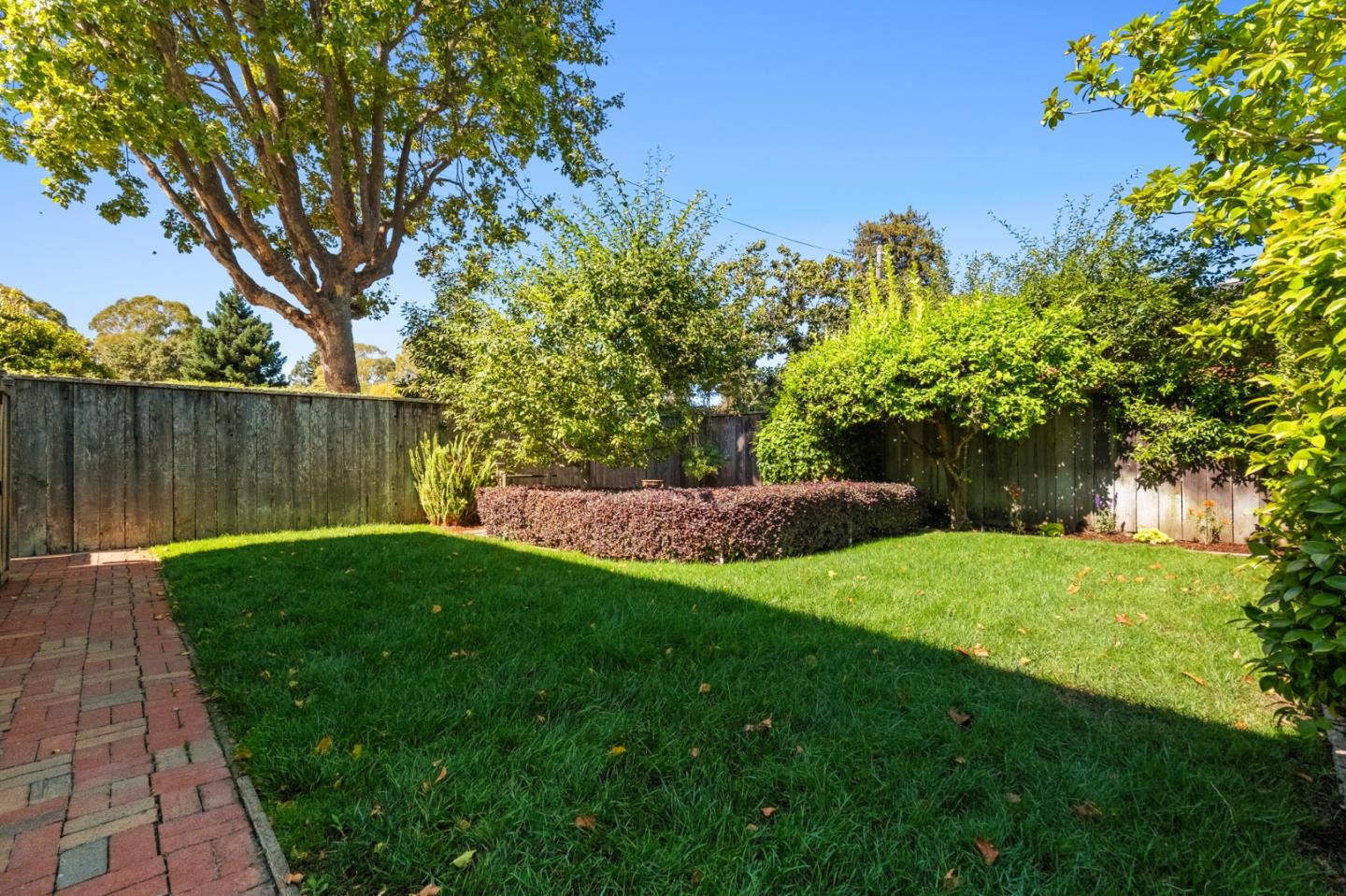 Detail Gallery Image 32 of 45 For 1000 Capuchino Ave, Burlingame,  CA 94010 - 2 Beds | 1 Baths