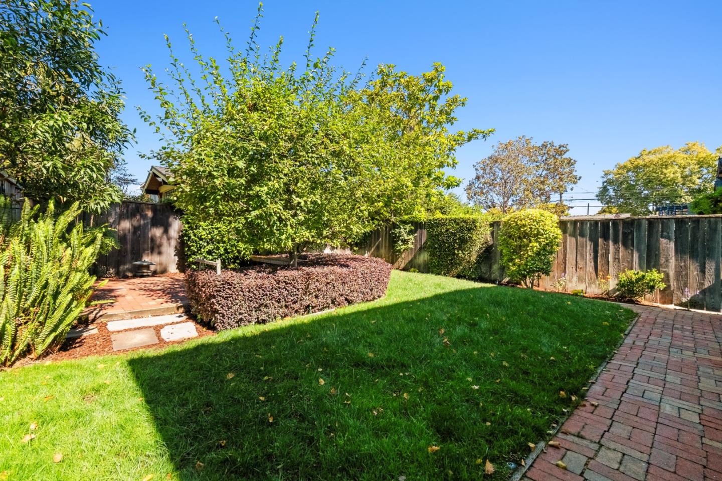 Detail Gallery Image 33 of 45 For 1000 Capuchino Ave, Burlingame,  CA 94010 - 2 Beds | 1 Baths