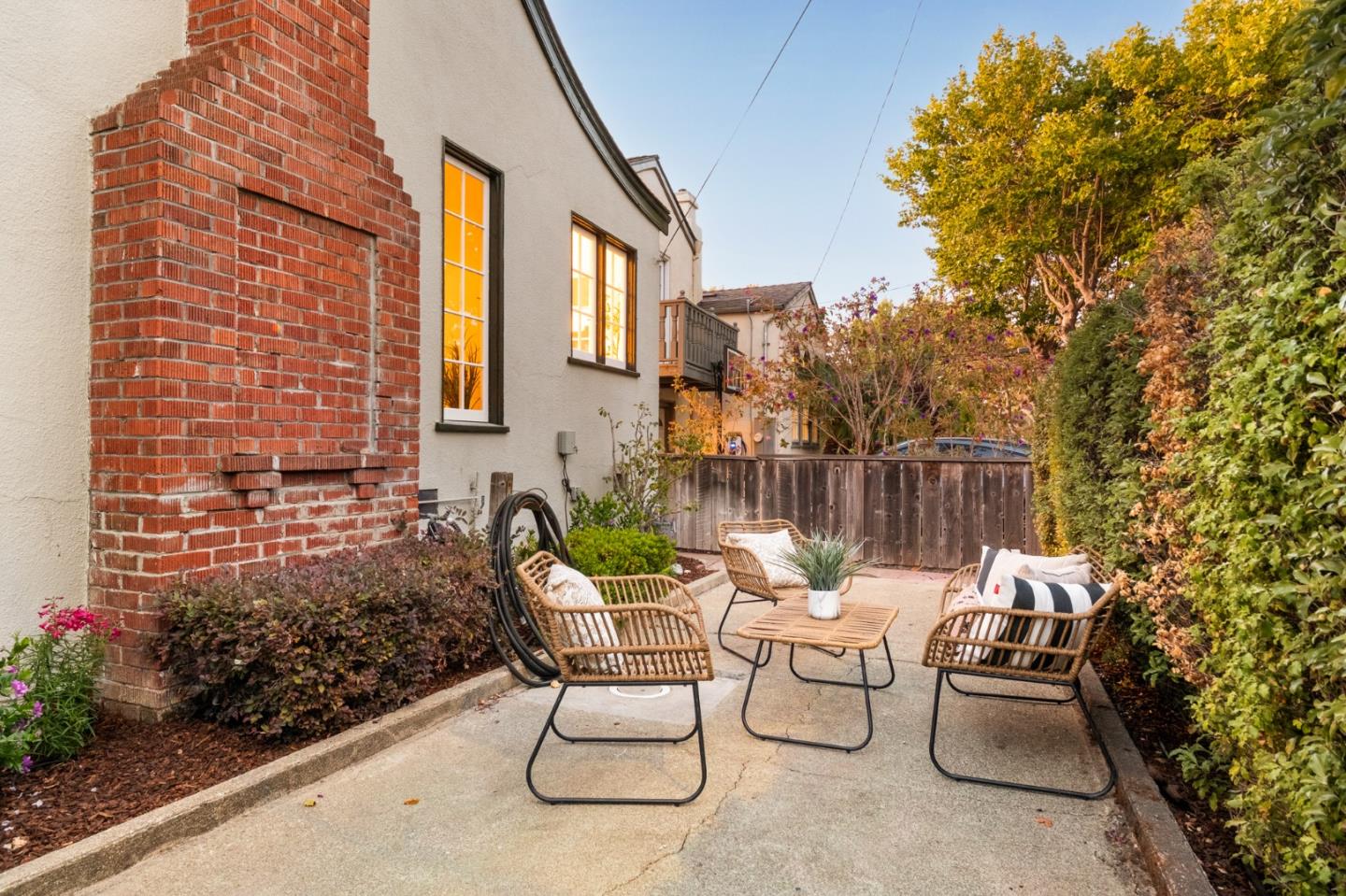 Detail Gallery Image 36 of 45 For 1000 Capuchino Ave, Burlingame,  CA 94010 - 2 Beds | 1 Baths