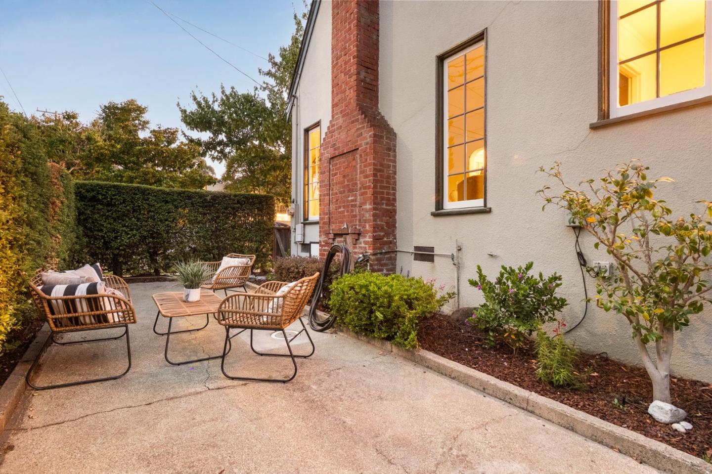 Detail Gallery Image 37 of 45 For 1000 Capuchino Ave, Burlingame,  CA 94010 - 2 Beds | 1 Baths