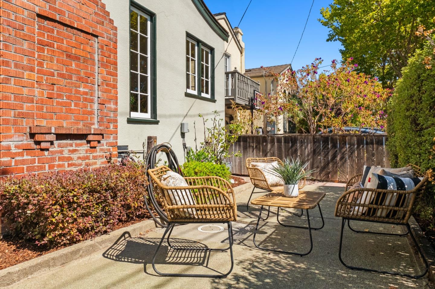 Detail Gallery Image 38 of 45 For 1000 Capuchino Ave, Burlingame,  CA 94010 - 2 Beds | 1 Baths