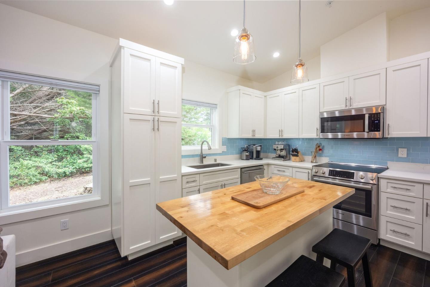 Detail Gallery Image 12 of 38 For 655 Vue De Mer Ave, Moss Beach,  CA 94038 - 3 Beds | 2 Baths
