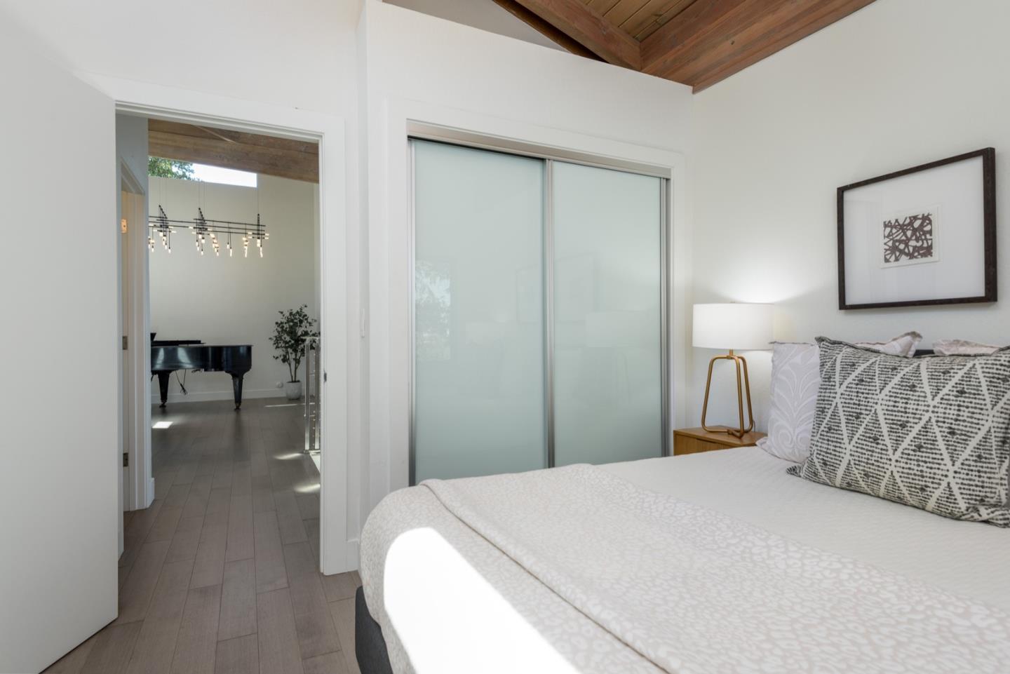 Detail Gallery Image 16 of 54 For 2610 Belmont Canyon Rd, Belmont,  CA 94002 - 5 Beds | 4/1 Baths