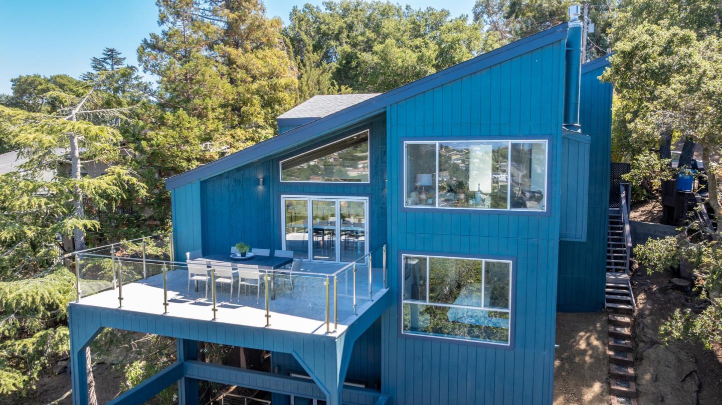 Detail Gallery Image 33 of 54 For 2610 Belmont Canyon Rd, Belmont,  CA 94002 - 5 Beds | 4/1 Baths
