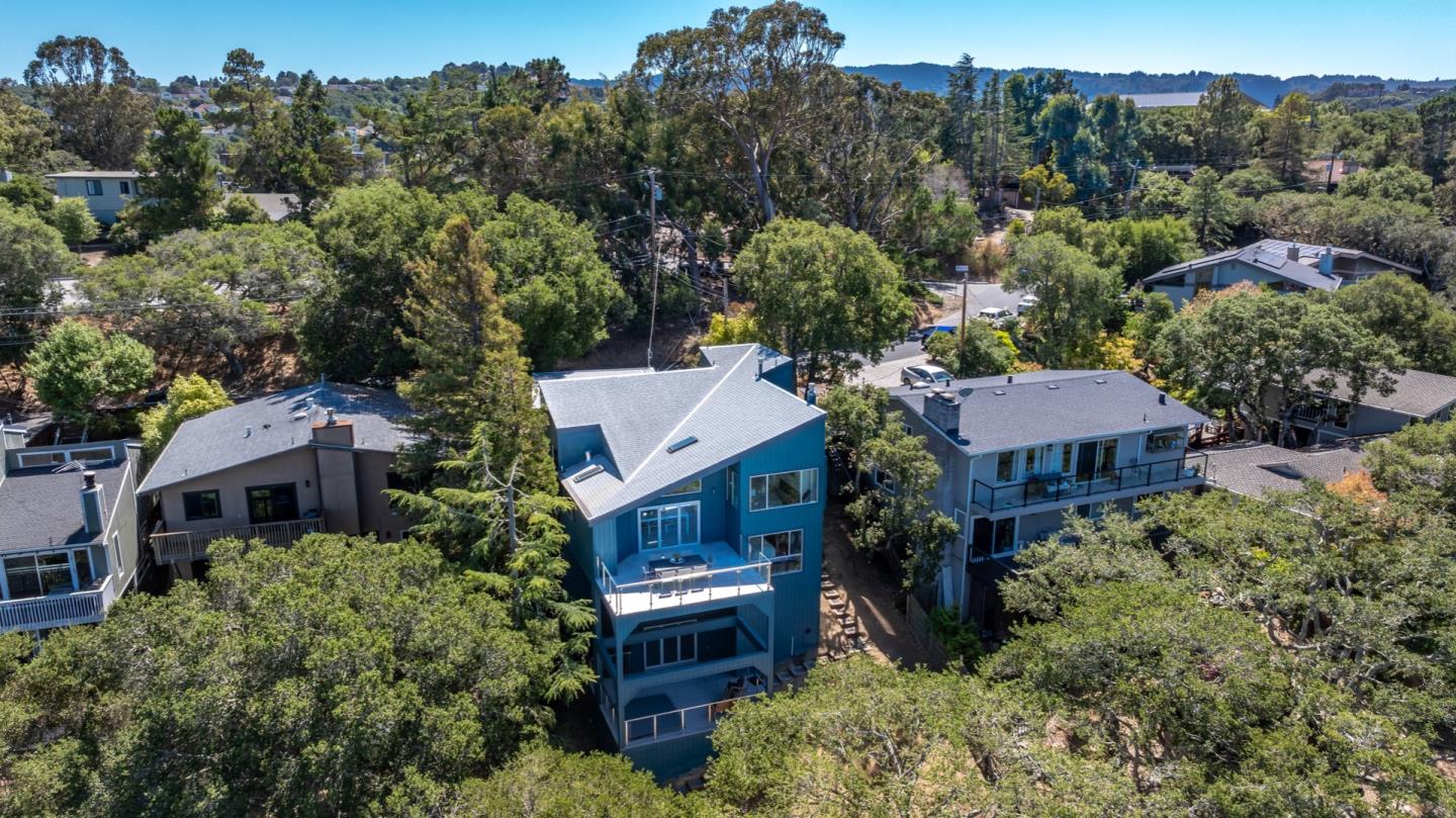 Detail Gallery Image 37 of 54 For 2610 Belmont Canyon Rd, Belmont,  CA 94002 - 5 Beds | 4/1 Baths