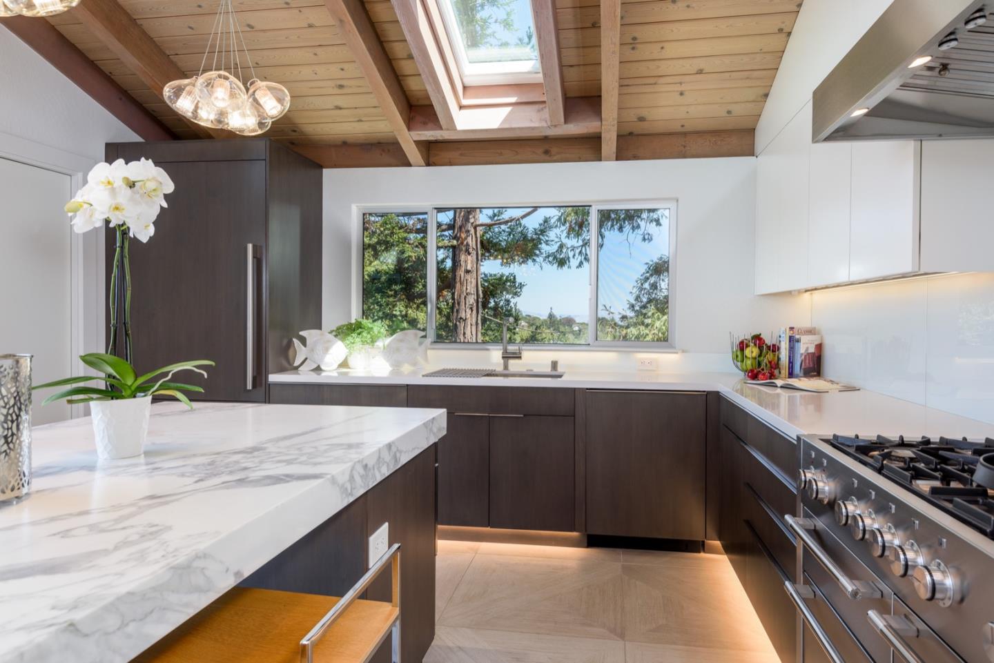 Detail Gallery Image 9 of 54 For 2610 Belmont Canyon Rd, Belmont,  CA 94002 - 5 Beds | 4/1 Baths