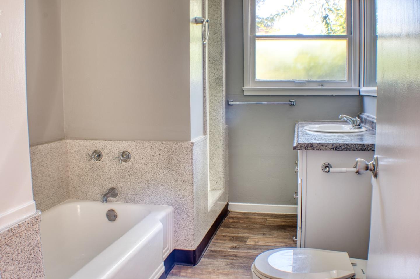 Detail Gallery Image 10 of 44 For 640 Circle Dr, East Palo Alto,  CA 94303 - 3 Beds | 1 Baths