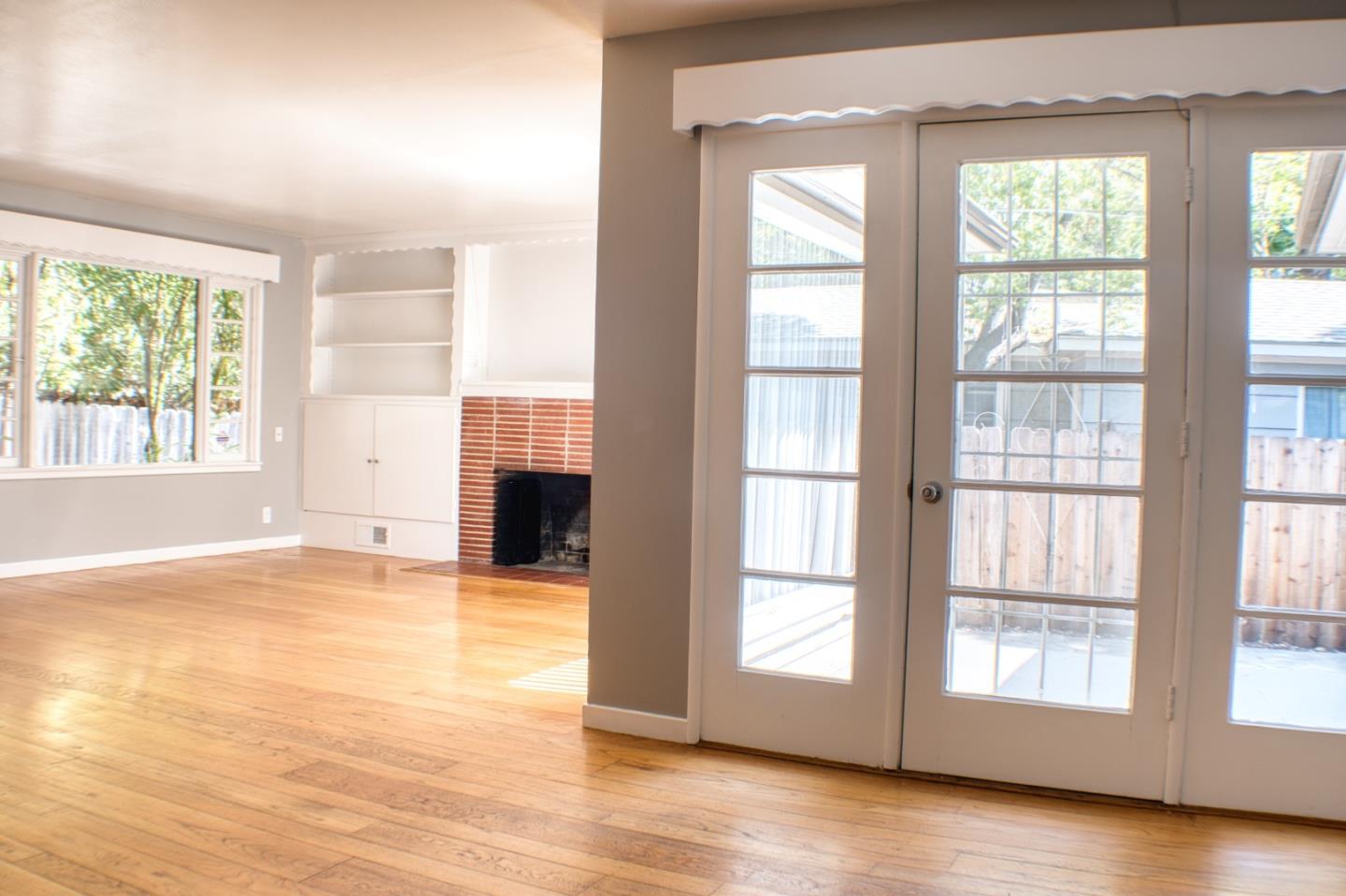 Detail Gallery Image 13 of 44 For 640 Circle Dr, East Palo Alto,  CA 94303 - 3 Beds | 1 Baths