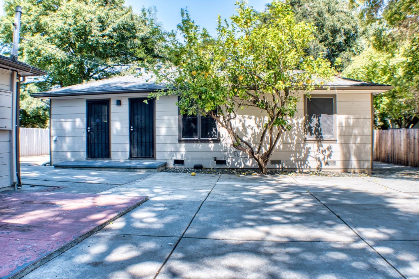 Detail Gallery Image 32 of 44 For 640 Circle Dr, East Palo Alto,  CA 94303 - 3 Beds | 1 Baths