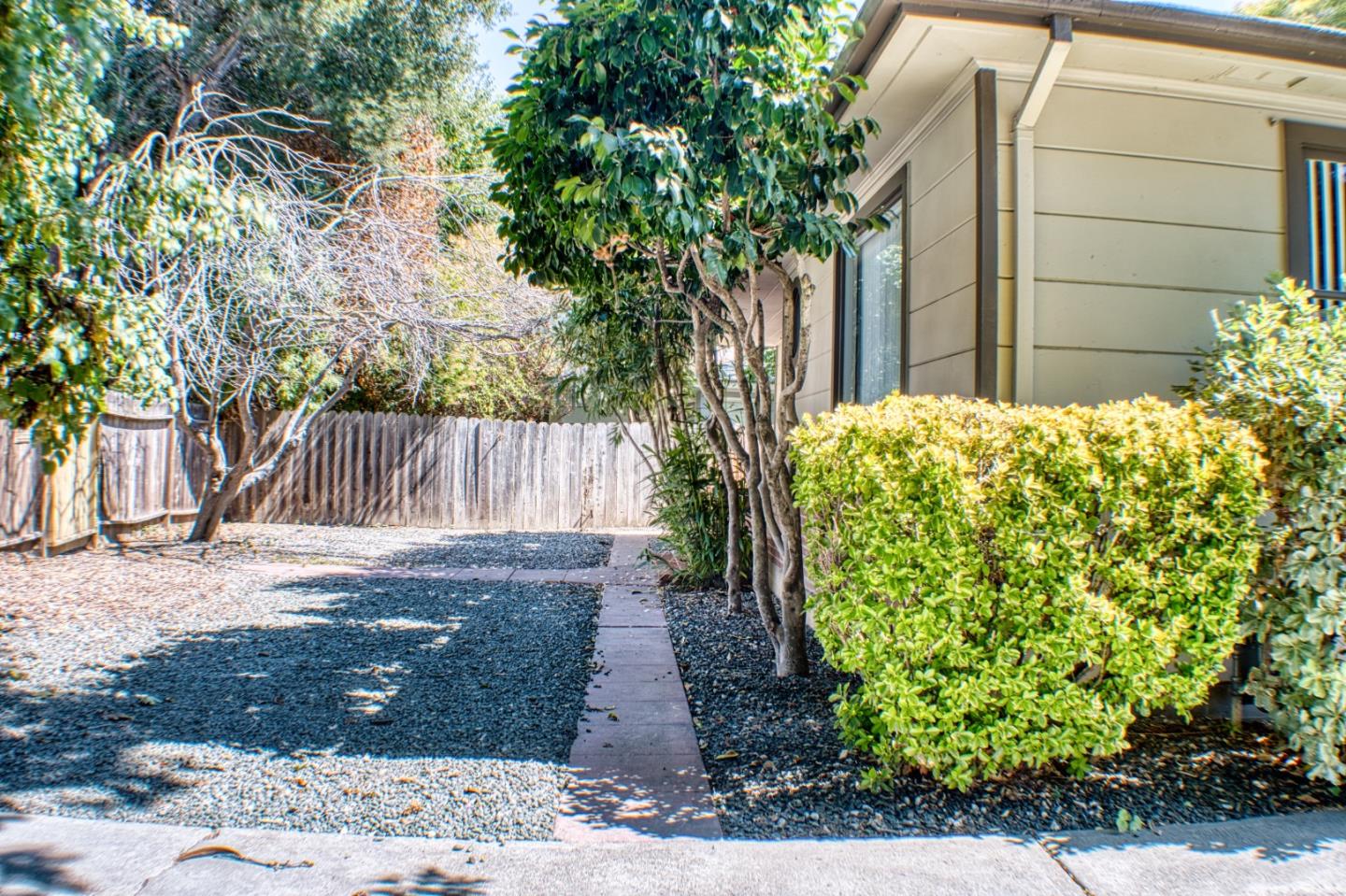 Detail Gallery Image 37 of 44 For 640 Circle Dr, East Palo Alto,  CA 94303 - 3 Beds | 1 Baths