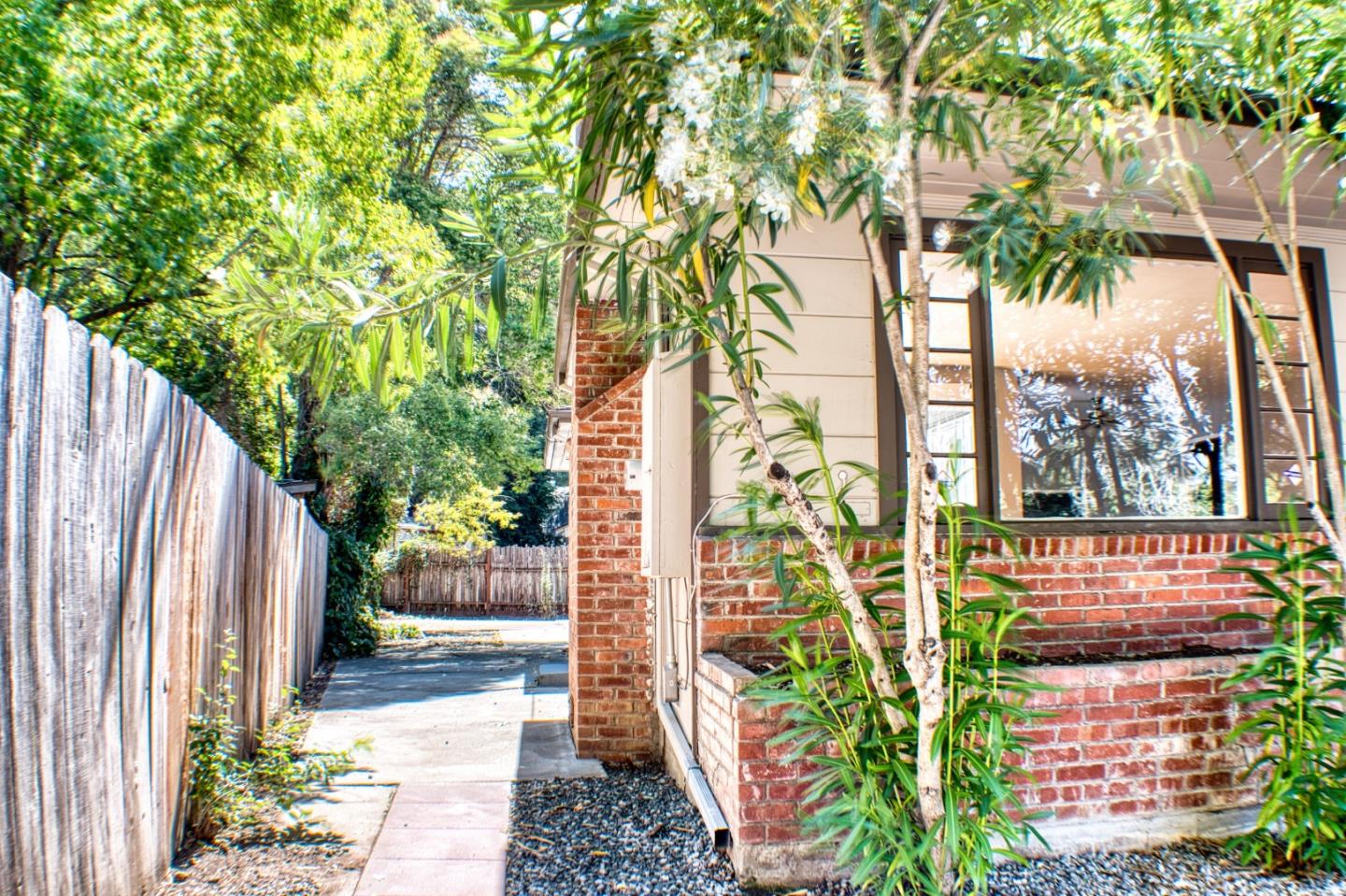 Detail Gallery Image 39 of 44 For 640 Circle Dr, East Palo Alto,  CA 94303 - 3 Beds | 1 Baths