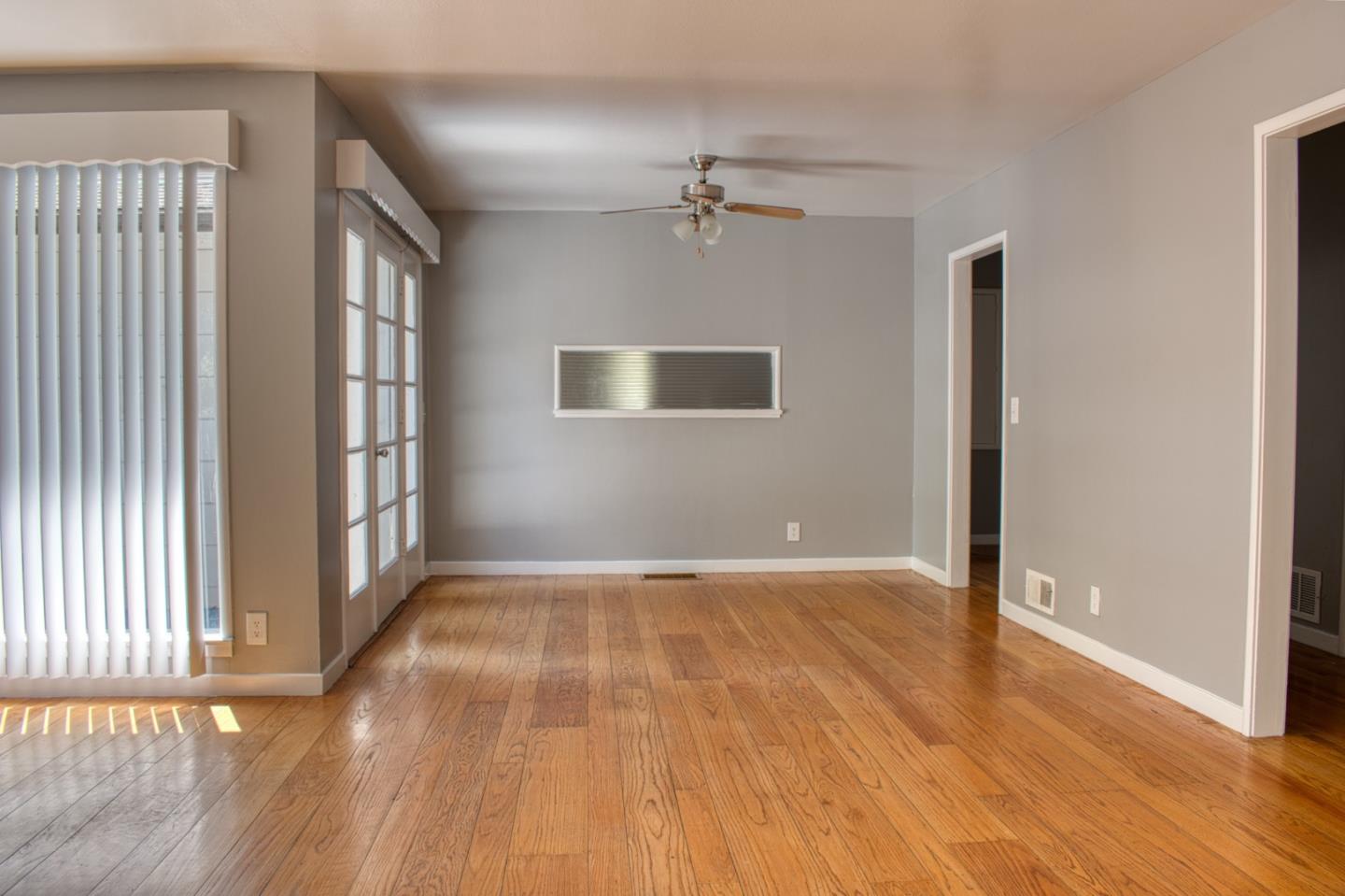 Detail Gallery Image 4 of 44 For 640 Circle Dr, East Palo Alto,  CA 94303 - 3 Beds | 1 Baths