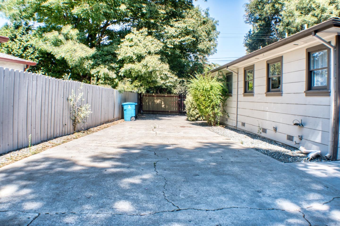 Detail Gallery Image 43 of 44 For 640 Circle Dr, East Palo Alto,  CA 94303 - 3 Beds | 1 Baths