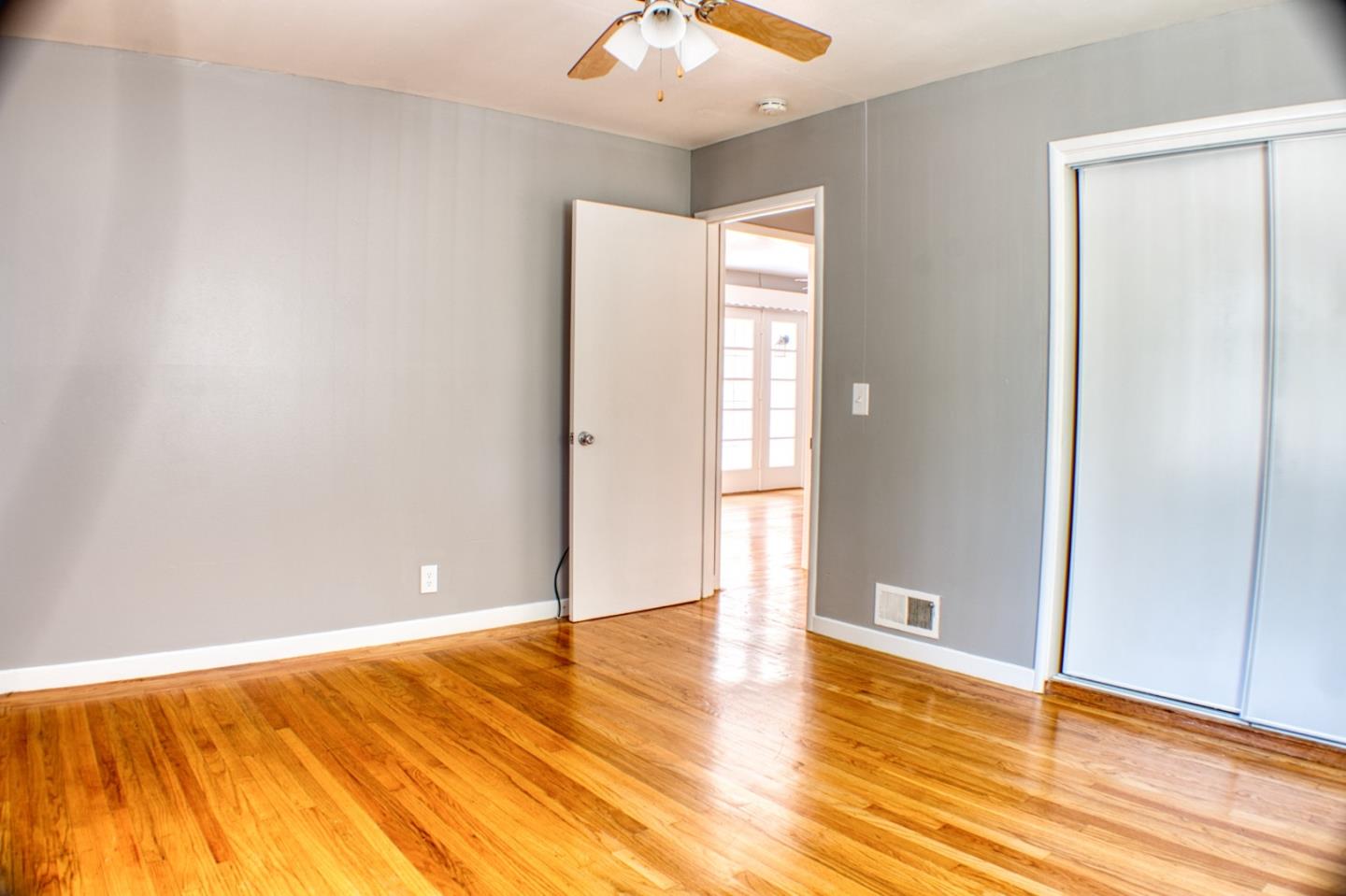 Detail Gallery Image 7 of 44 For 640 Circle Dr, East Palo Alto,  CA 94303 - 3 Beds | 1 Baths