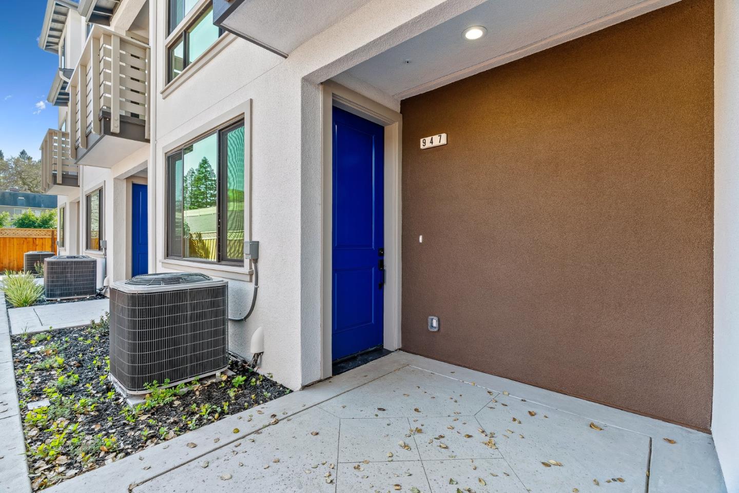 Detail Gallery Image 1 of 26 For 947 Woodside Rd, Redwood City,  CA 94061 - 4 Beds | 2 Baths