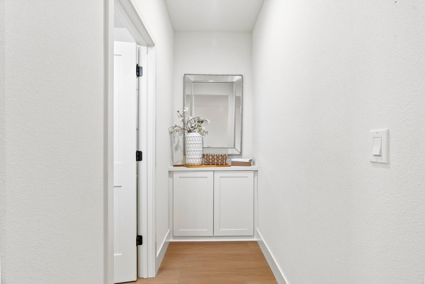 Detail Gallery Image 10 of 26 For 947 Woodside Rd, Redwood City,  CA 94061 - 4 Beds | 2 Baths