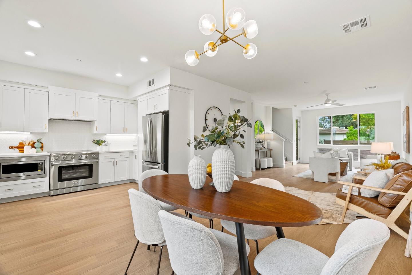 Detail Gallery Image 13 of 26 For 947 Woodside Rd, Redwood City,  CA 94061 - 4 Beds | 2 Baths