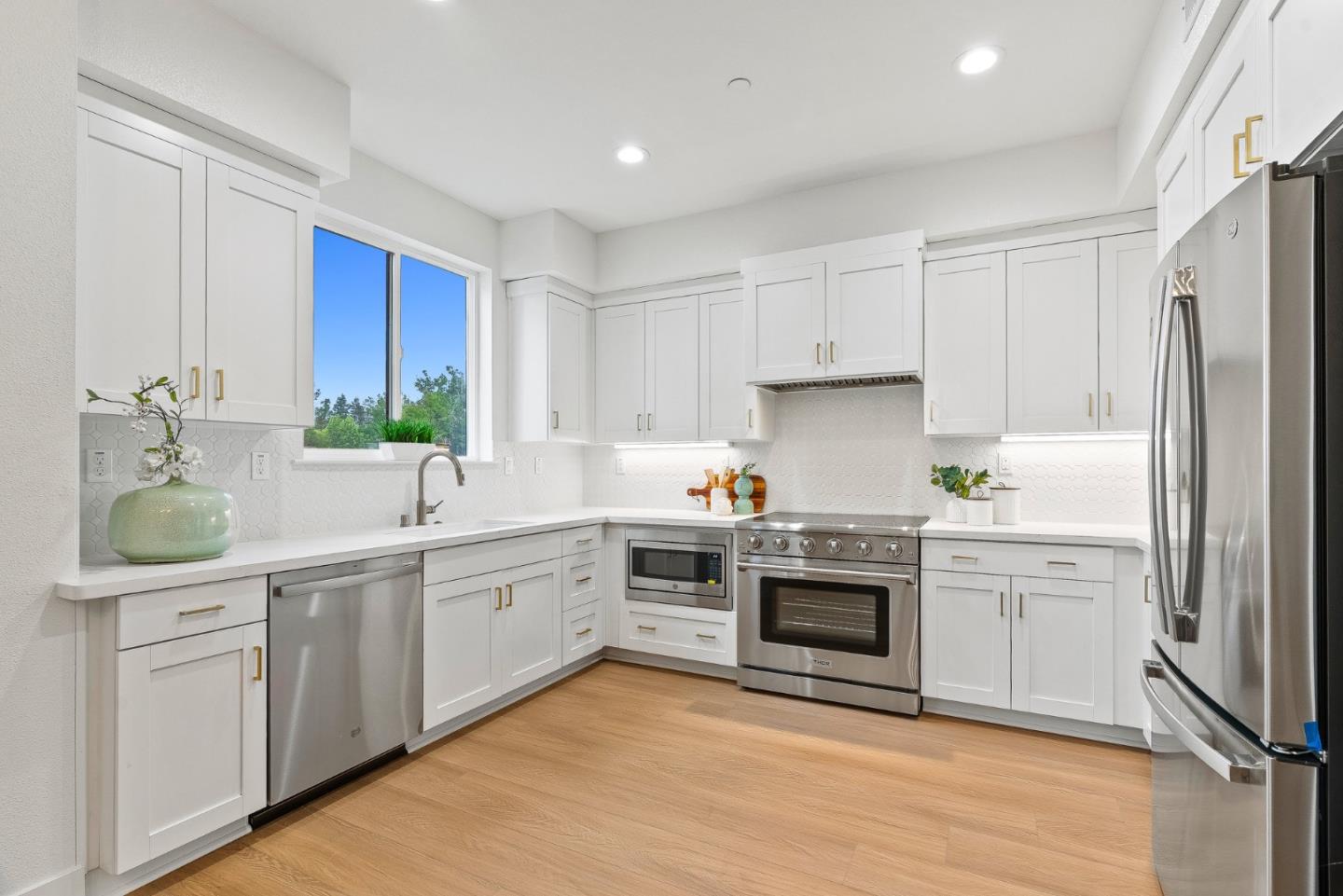Detail Gallery Image 15 of 26 For 947 Woodside Rd, Redwood City,  CA 94061 - 4 Beds | 2 Baths