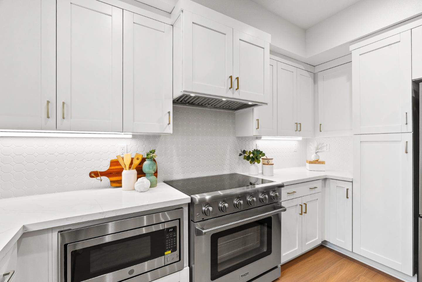 Detail Gallery Image 17 of 26 For 947 Woodside Rd, Redwood City,  CA 94061 - 4 Beds | 2 Baths
