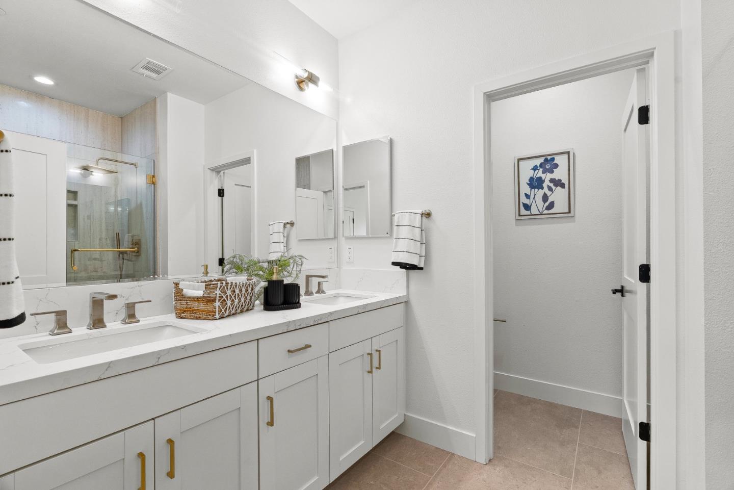 Detail Gallery Image 22 of 26 For 947 Woodside Rd, Redwood City,  CA 94061 - 4 Beds | 2 Baths