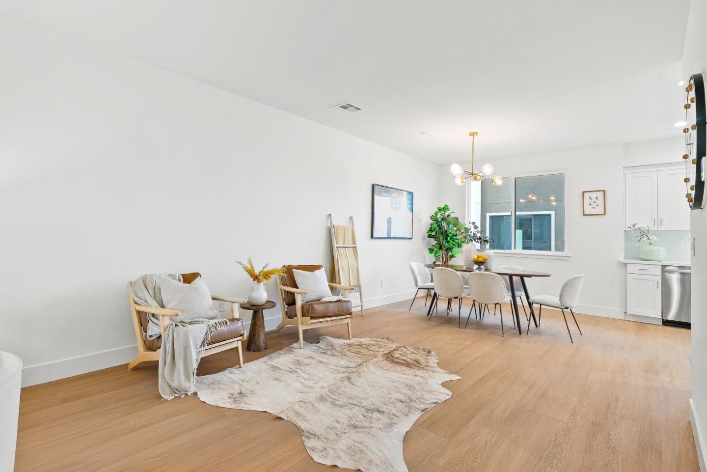 Detail Gallery Image 9 of 26 For 947 Woodside Rd, Redwood City,  CA 94061 - 4 Beds | 2 Baths