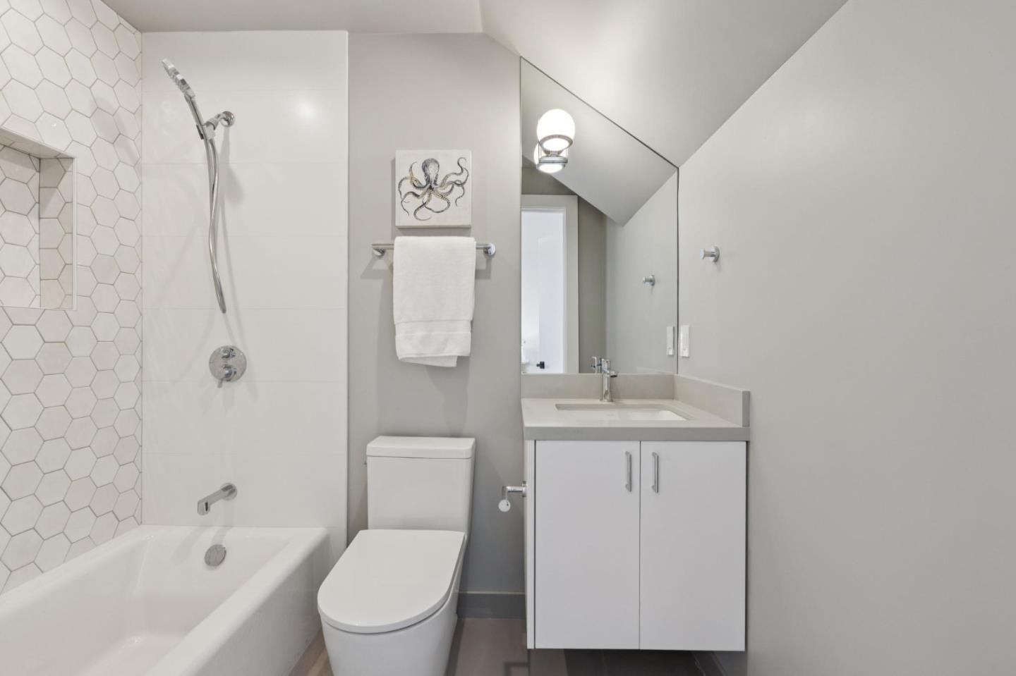 Detail Gallery Image 10 of 58 For 1433 Floribunda Ave #5,  Burlingame,  CA 94010 - 2 Beds | 2/1 Baths