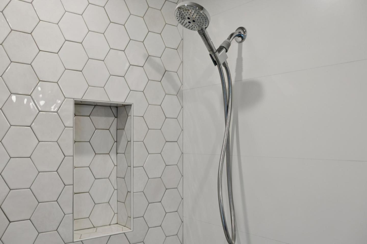 Detail Gallery Image 12 of 58 For 1433 Floribunda Ave #5,  Burlingame,  CA 94010 - 2 Beds | 2/1 Baths