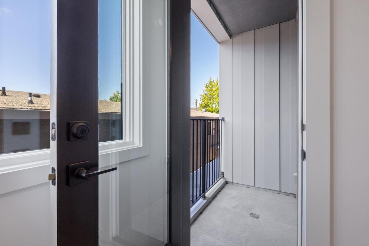 Detail Gallery Image 14 of 58 For 1433 Floribunda Ave #5,  Burlingame,  CA 94010 - 2 Beds | 2/1 Baths