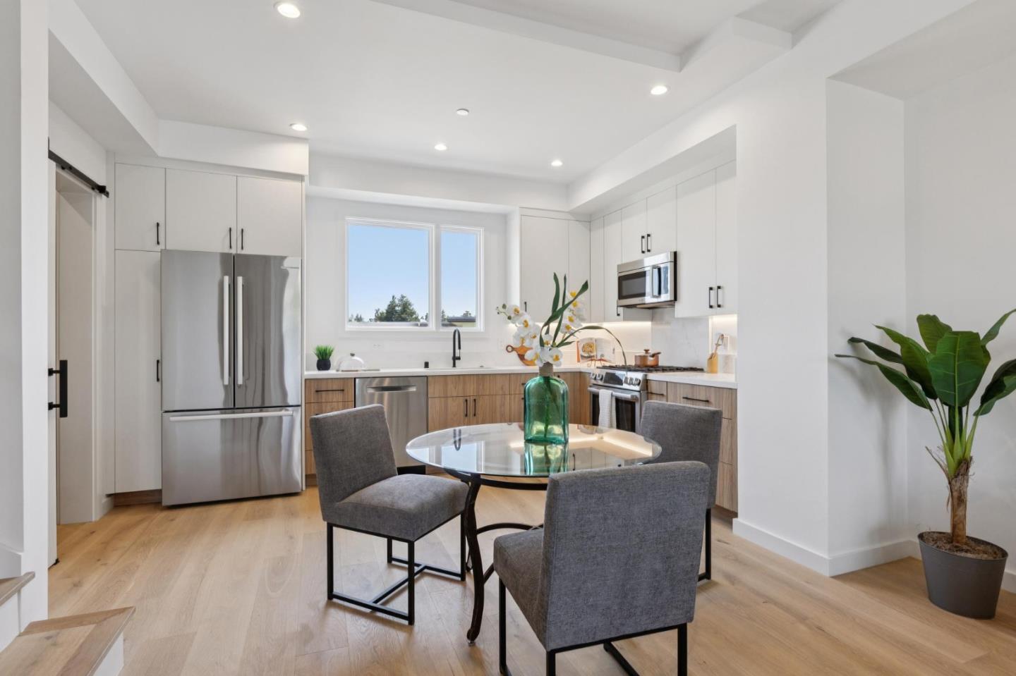Detail Gallery Image 21 of 58 For 1433 Floribunda Ave #5,  Burlingame,  CA 94010 - 2 Beds | 2/1 Baths