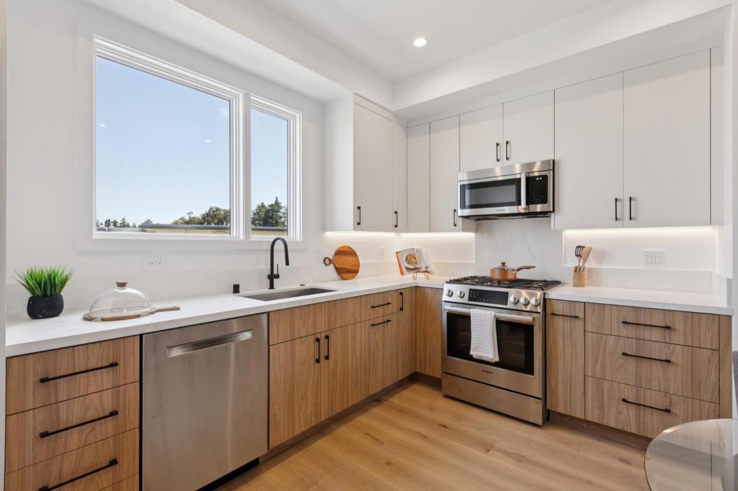 Detail Gallery Image 23 of 58 For 1433 Floribunda Ave #5,  Burlingame,  CA 94010 - 2 Beds | 2/1 Baths