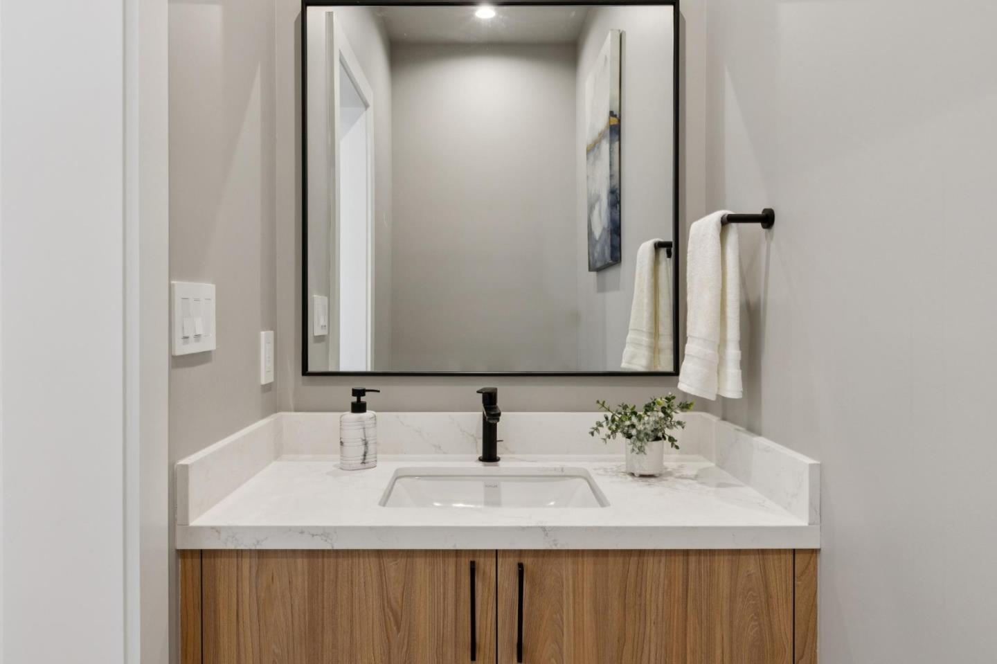 Detail Gallery Image 28 of 58 For 1433 Floribunda Ave #5,  Burlingame,  CA 94010 - 2 Beds | 2/1 Baths