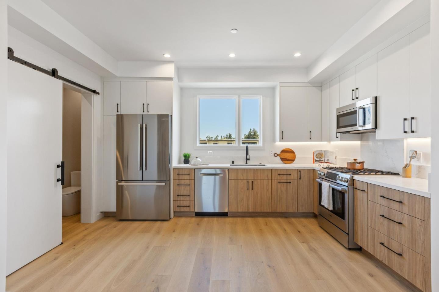 Detail Gallery Image 29 of 58 For 1433 Floribunda Ave #5,  Burlingame,  CA 94010 - 2 Beds | 2/1 Baths