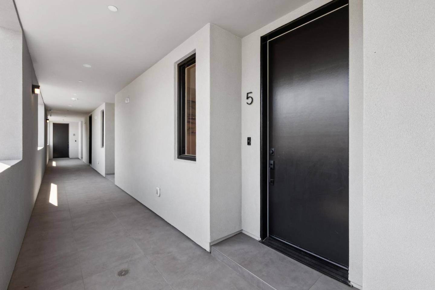 Detail Gallery Image 3 of 58 For 1433 Floribunda Ave #5,  Burlingame,  CA 94010 - 2 Beds | 2/1 Baths