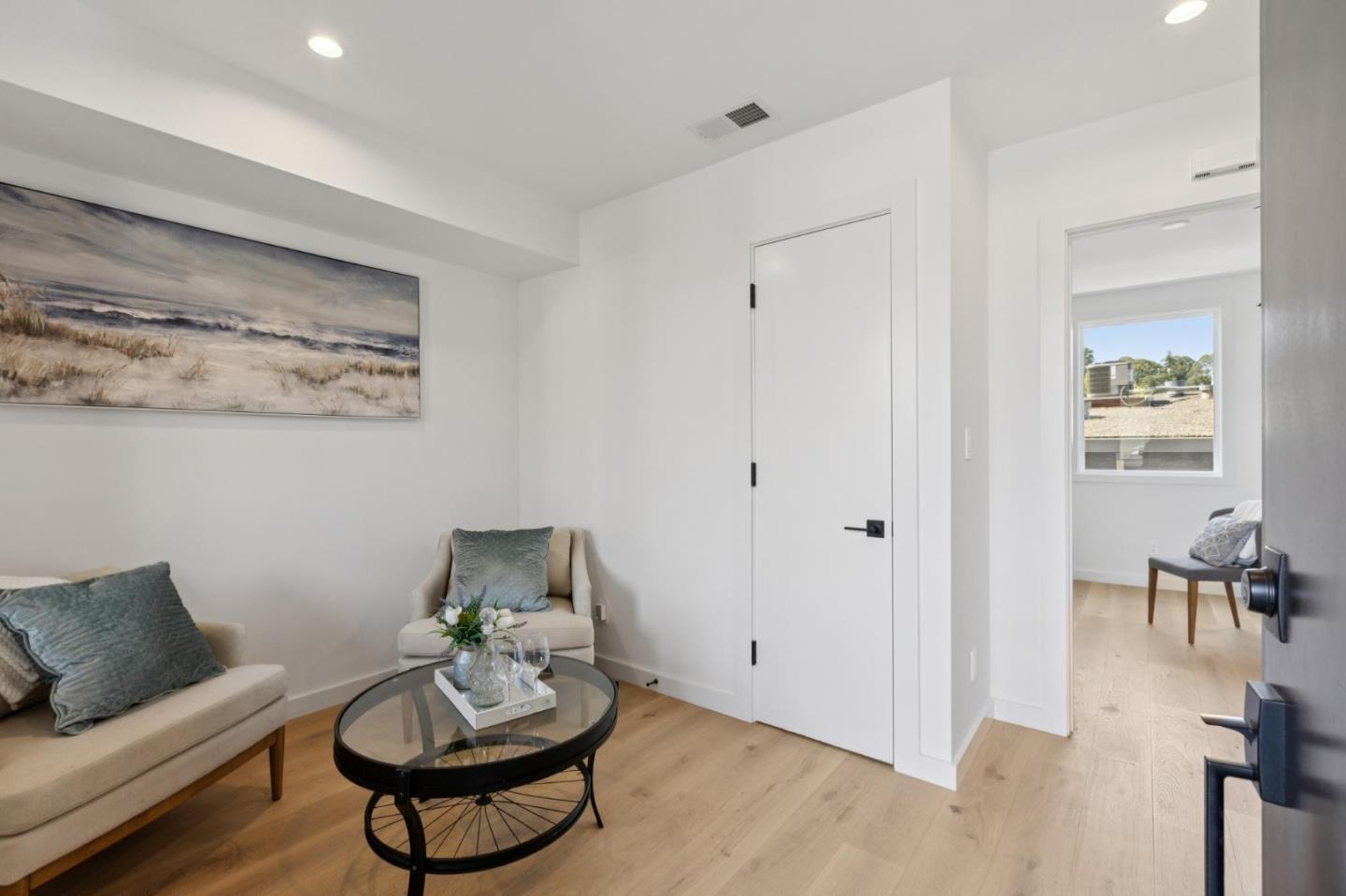 Detail Gallery Image 5 of 58 For 1433 Floribunda Ave #5,  Burlingame,  CA 94010 - 2 Beds | 2/1 Baths