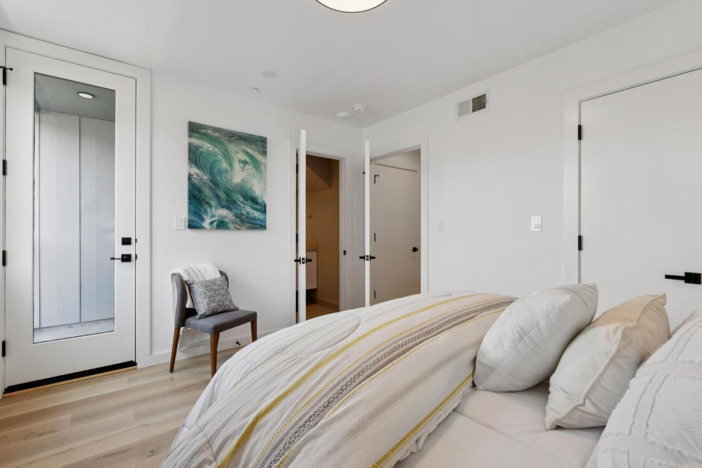 Detail Gallery Image 7 of 58 For 1433 Floribunda Ave #5,  Burlingame,  CA 94010 - 2 Beds | 2/1 Baths