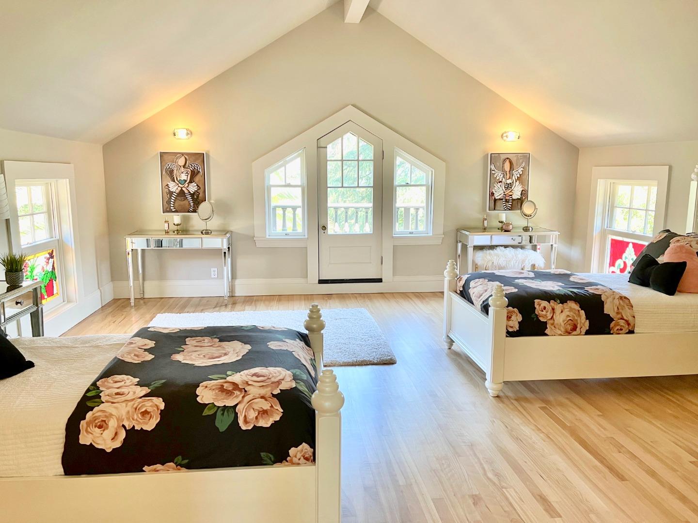 Detail Gallery Image 16 of 22 For 18490 Withey Rd, Monte Sereno,  CA 95030 - 5 Beds | 2/1 Baths